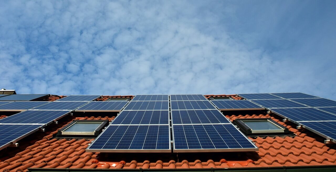 Mesa redonda acerca de comunidades energéticas en el congreso Solar & Storage