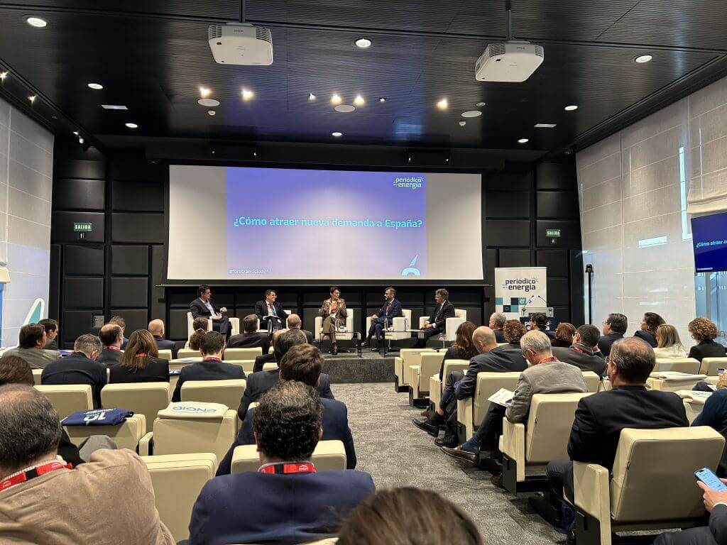 Celebración de la mesa redonda en el I Foro Industria sobre atracción de demanda energética