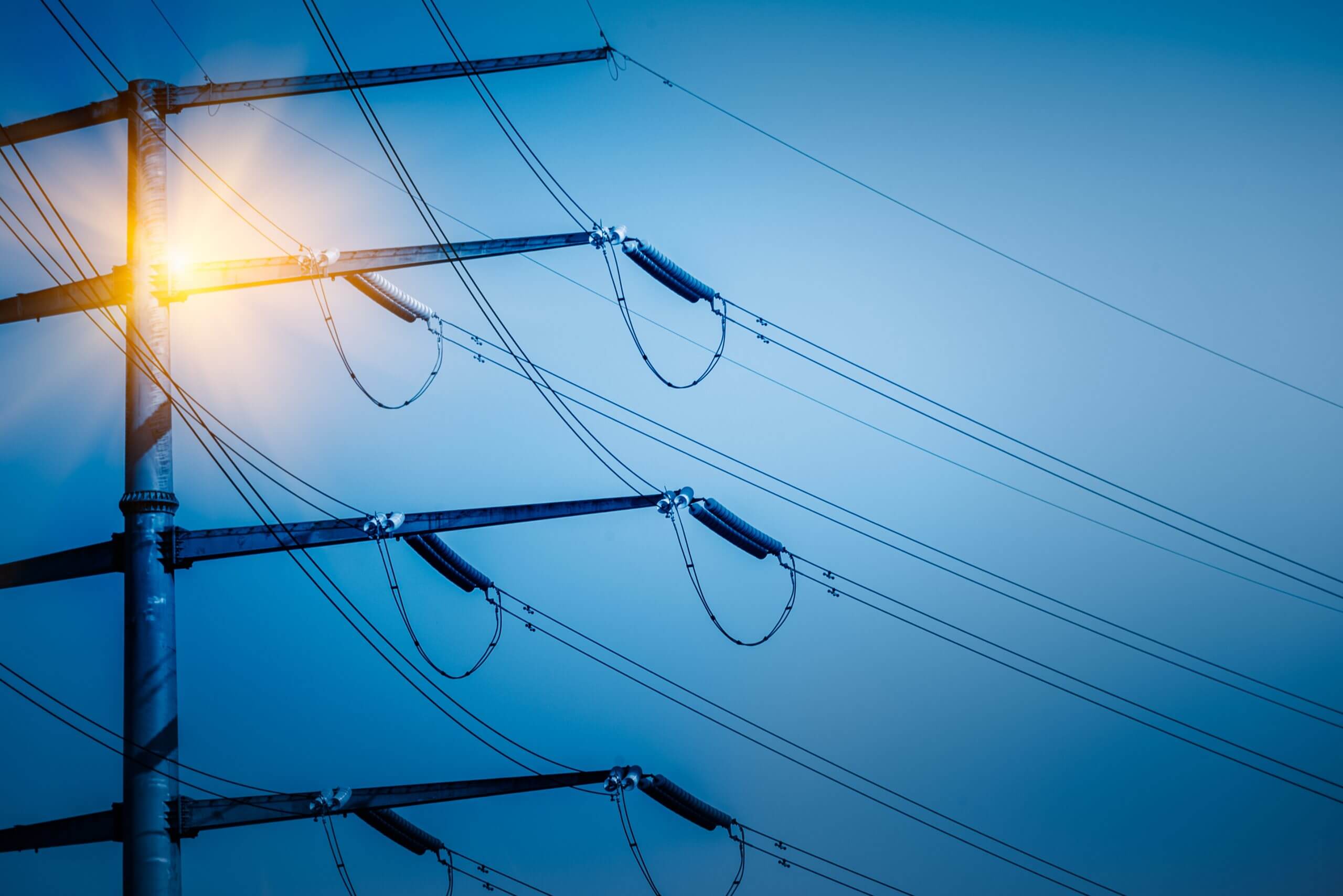 Torre de alta tensión en el sistema eléctrico